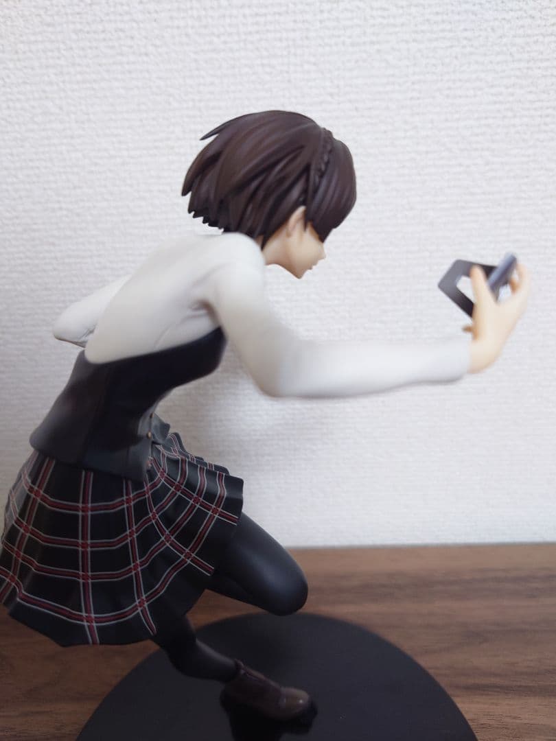 ペルソナ5 ザ・ロイヤル 新島真 制服Ver. フィギュア AMAKUNI