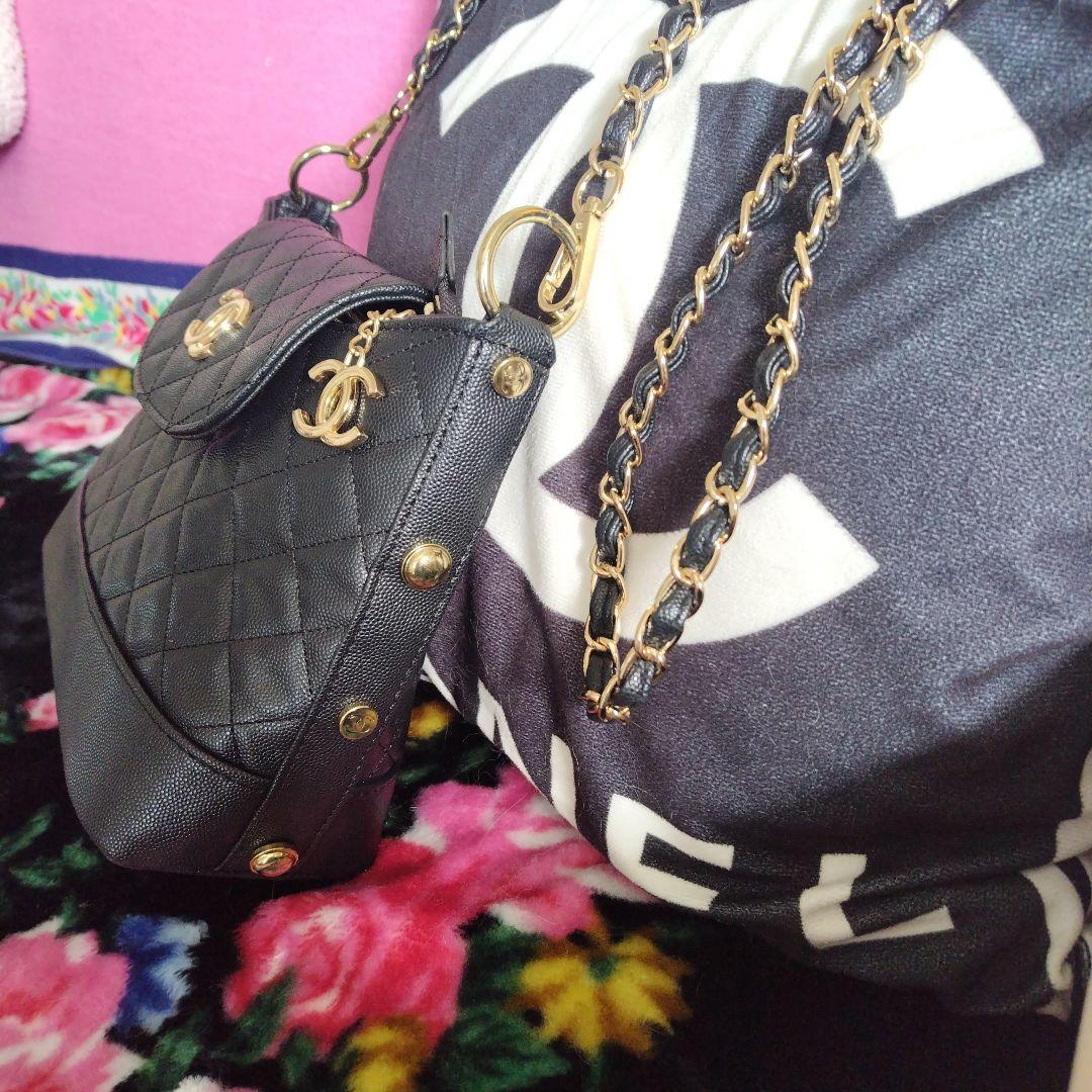 Chanel ブラック ショルダーバッグ キルティング