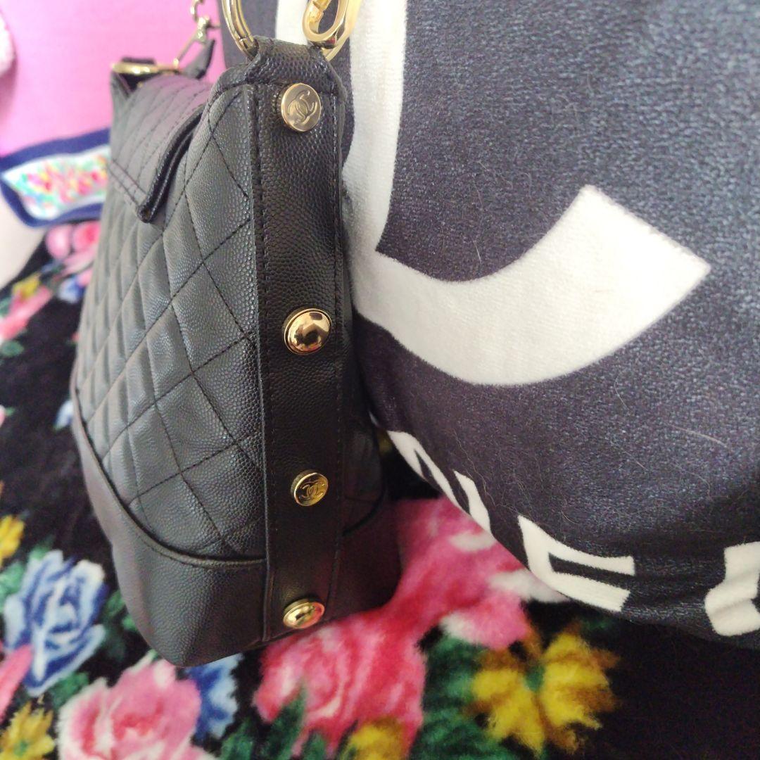 Chanel ブラック ショルダーバッグ キルティング
