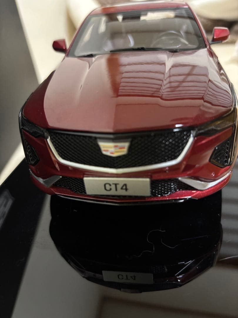 Cadillac CT4 1/18モデル ダイキャストカー