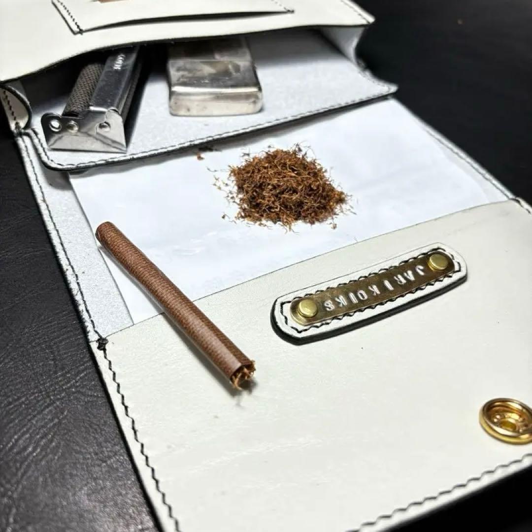 白の三つ折りシャグポーチ◎牛ヌメ革