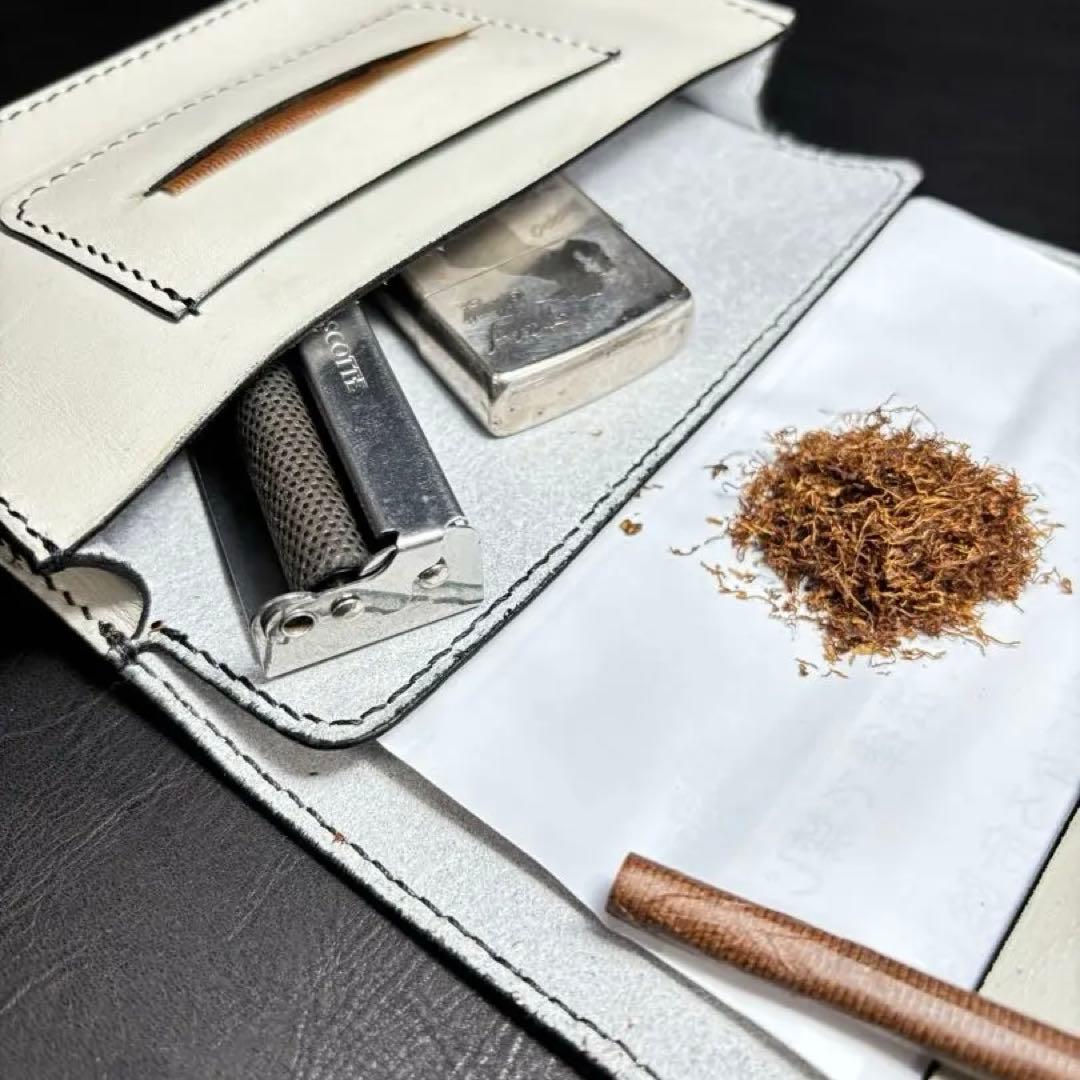 白の三つ折りシャグポーチ◎牛ヌメ革