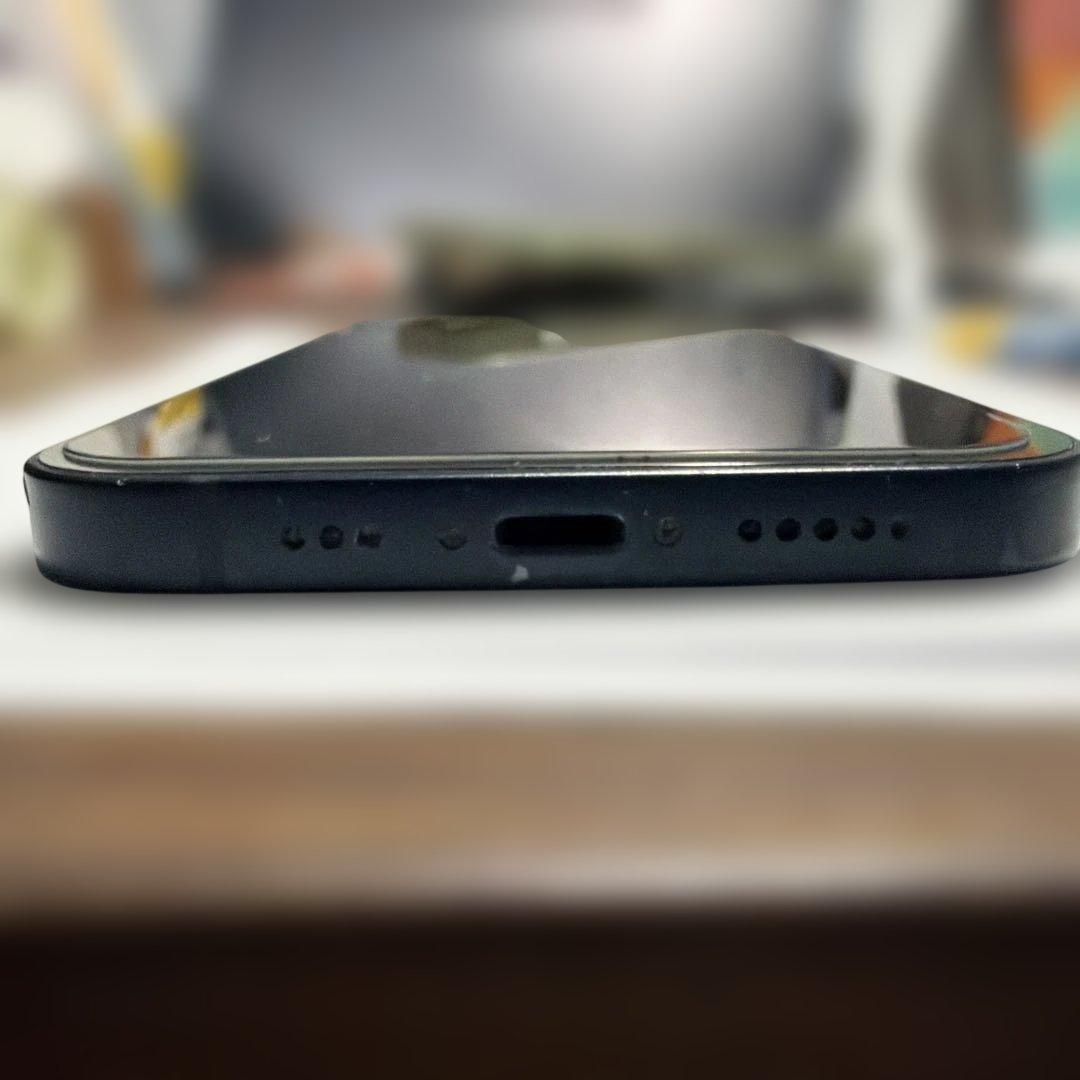 iPhone12 64ギガ　背面割れ