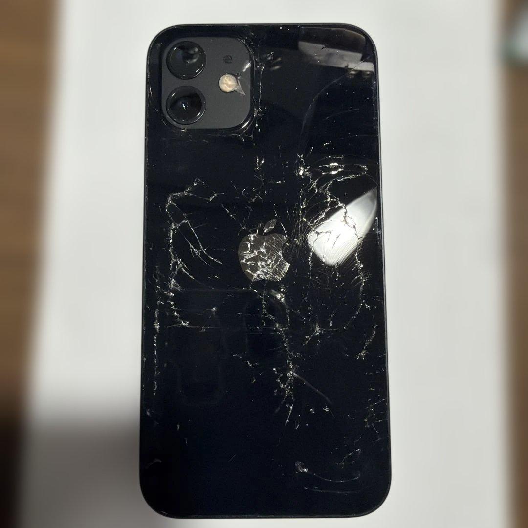 iPhone12 64ギガ　背面割れ