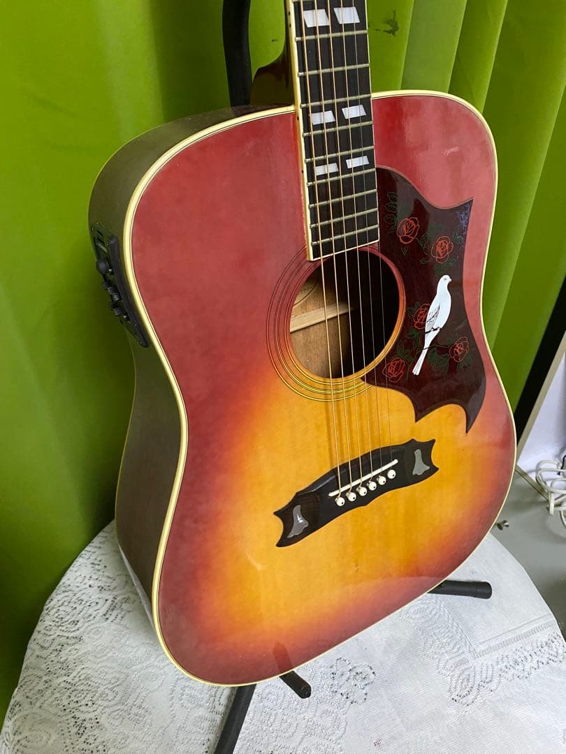 モーリスＷＤ25　DOVEモデル エレアコ ギブソン流のサウンド　良く鳴ります！