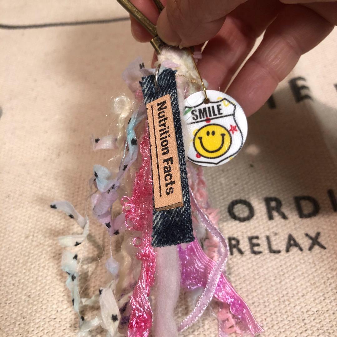 ストラップ　タッセル　キーホルダー　ニコちゃん　スマイル　ハンドメイド　T-7