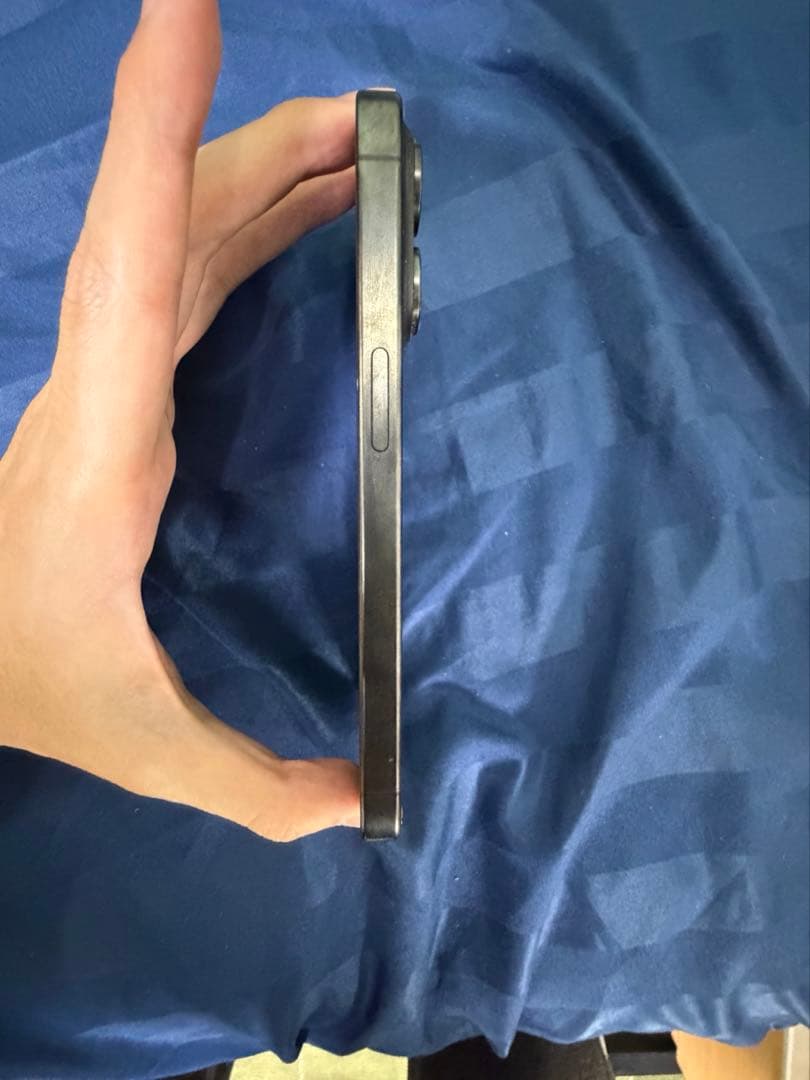 美品 iPhone 15pro 128GB SIMフリー 修理歴なし 残量84%