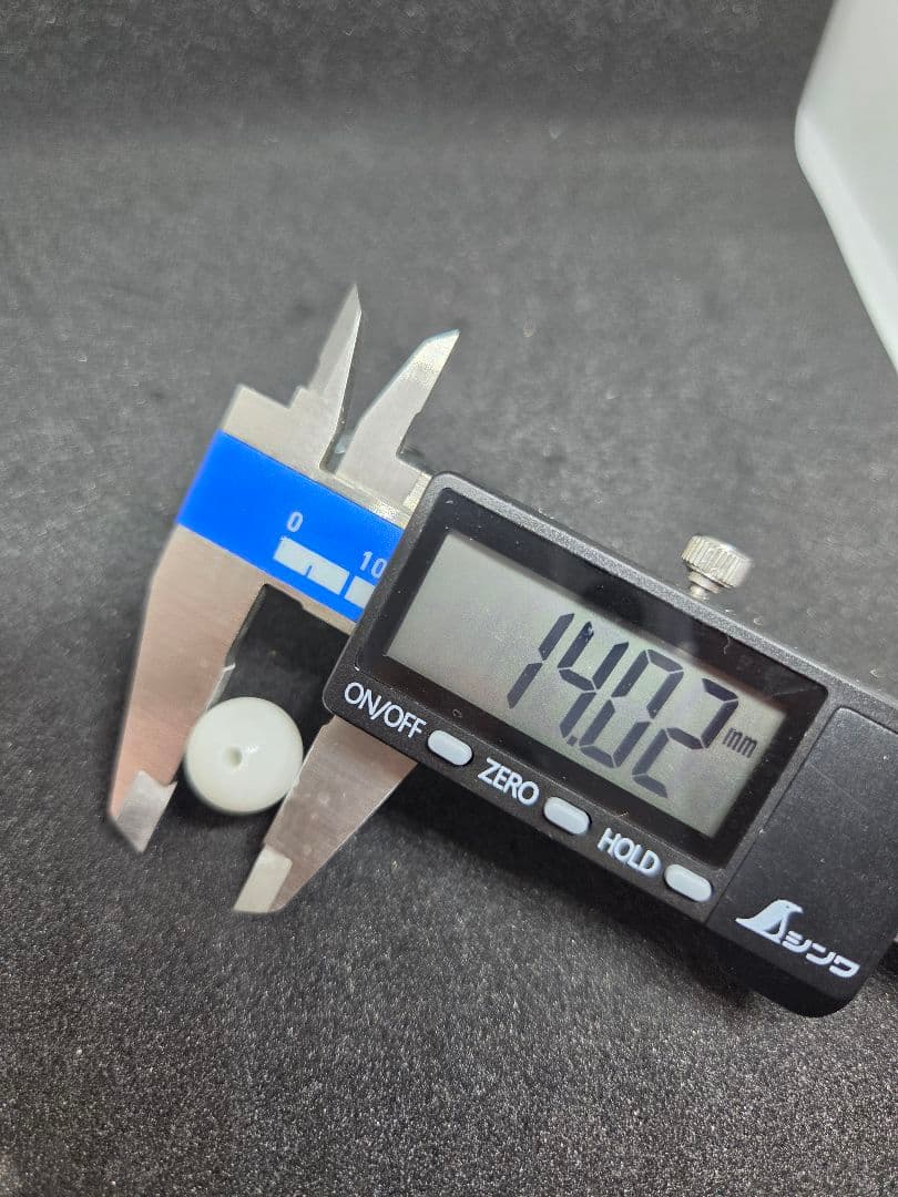 糸魚川翡翠 白 丸玉 14.02mm