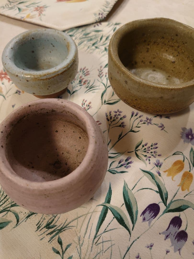 陶器製カラフル茶碗３個セット ロクロ作品 ２０２５年作。陶芸家(たまご)