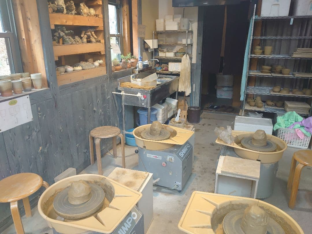 陶器製カラフル茶碗３個セット ロクロ作品 ２０２５年作。陶芸家(たまご)