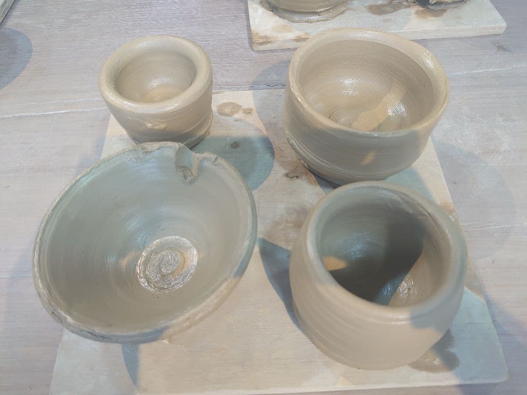 陶器製カラフル茶碗３個セット ロクロ作品 ２０２５年作。陶芸家(たまご)