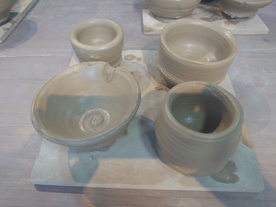 陶器製カラフル茶碗３個セット ロクロ作品 ２０２５年作。陶芸家(たまご)