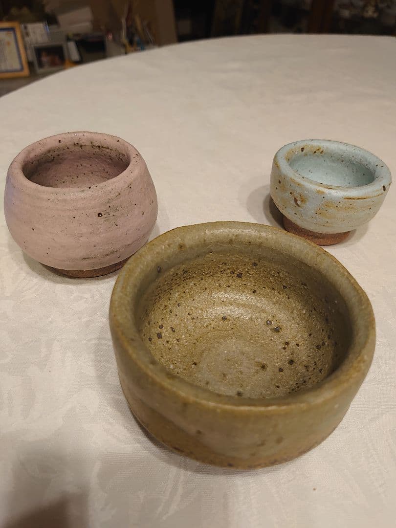 陶器製カラフル茶碗３個セット ロクロ作品 ２０２５年作。陶芸家(たまご)