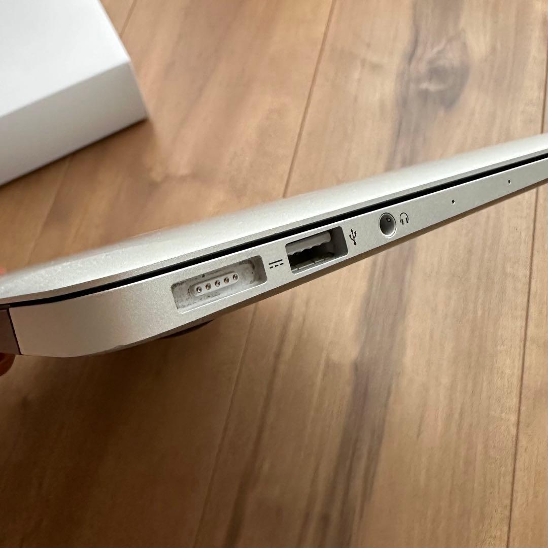 SUUMO 公式アカウント01　【美品】MacBook Air 11インチ