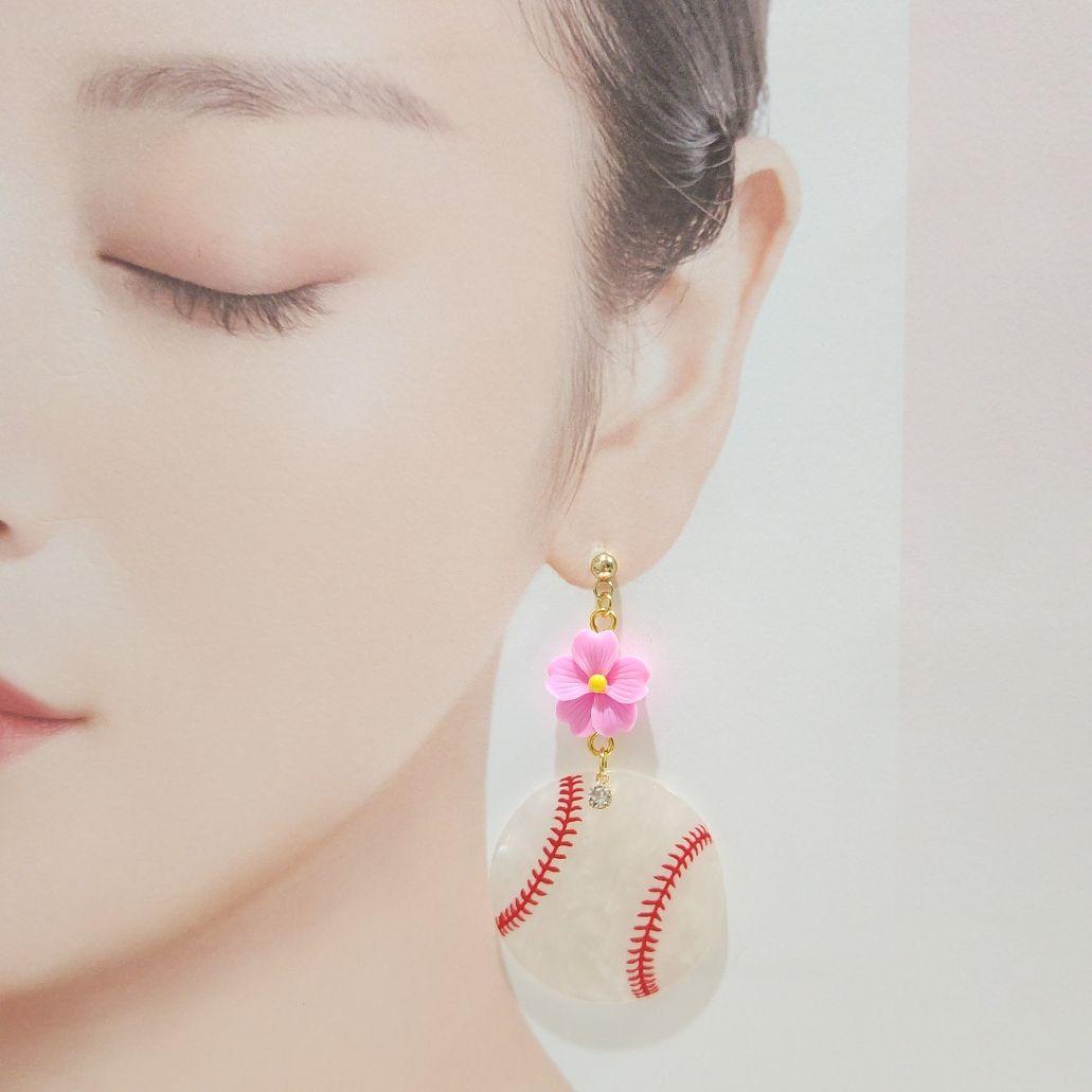 春限定⚾️数量限定⚾️ピンクの桜フラワーと大ぶり シェル調野球ボールのピアス⚾️