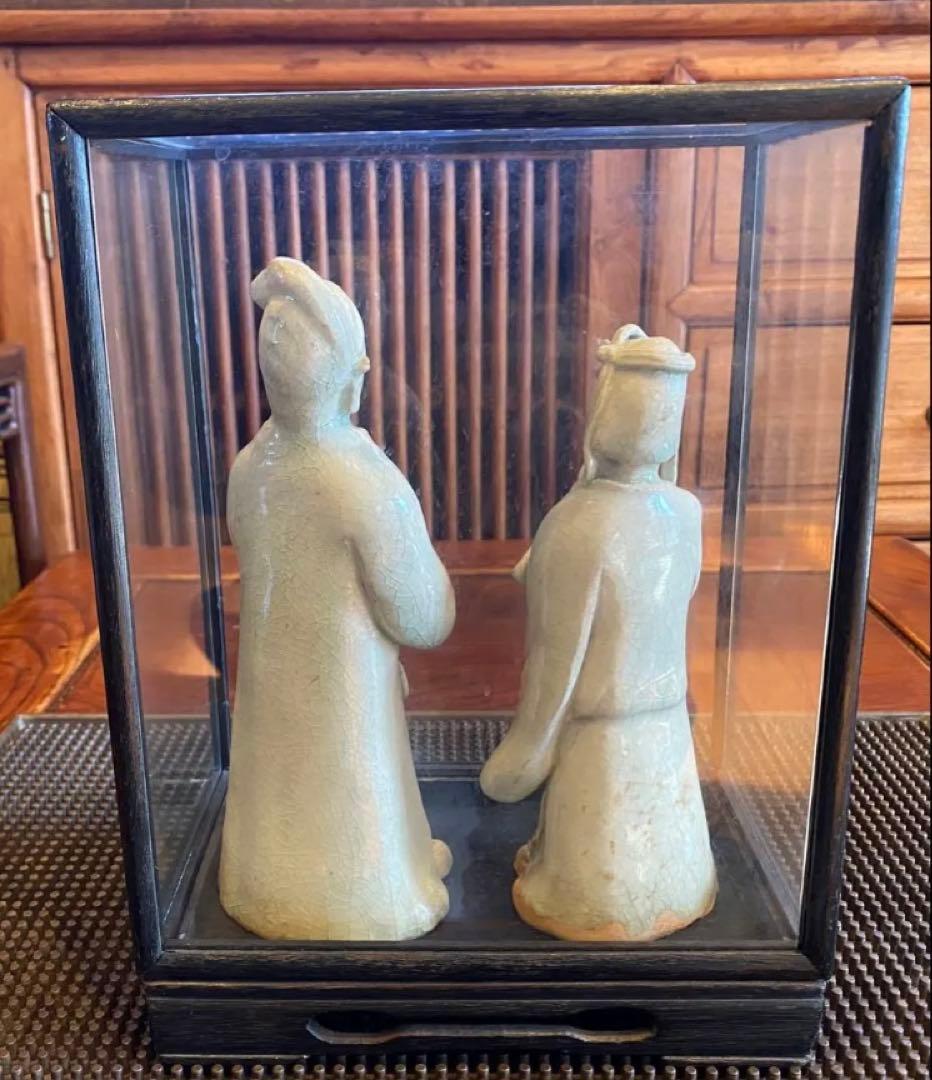 アンティーク・宋代景徳鎮窯・青白磁（影青）一対人物俑 ・鑑賞ケース ・２点セット