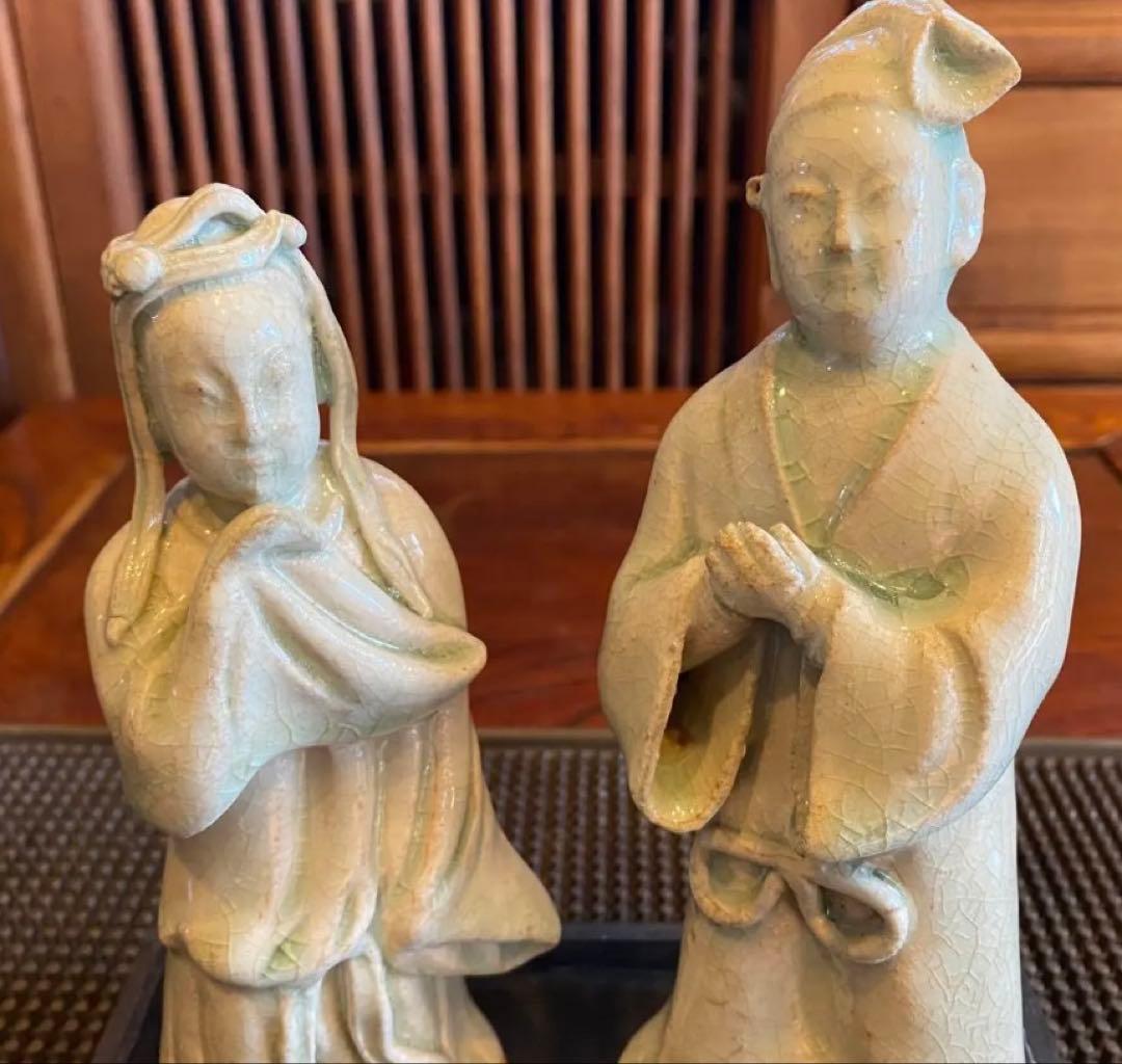 アンティーク・宋代景徳鎮窯・青白磁（影青）一対人物俑 ・鑑賞ケース ・２点セット