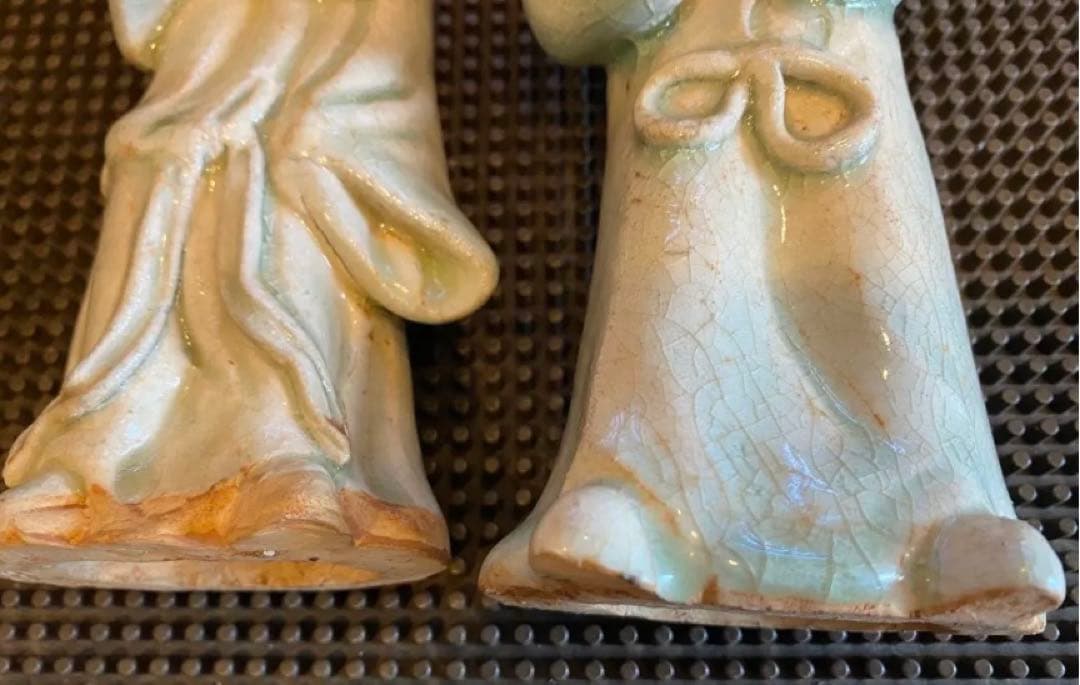 アンティーク・宋代景徳鎮窯・青白磁（影青）一対人物俑 ・鑑賞ケース ・２点セット