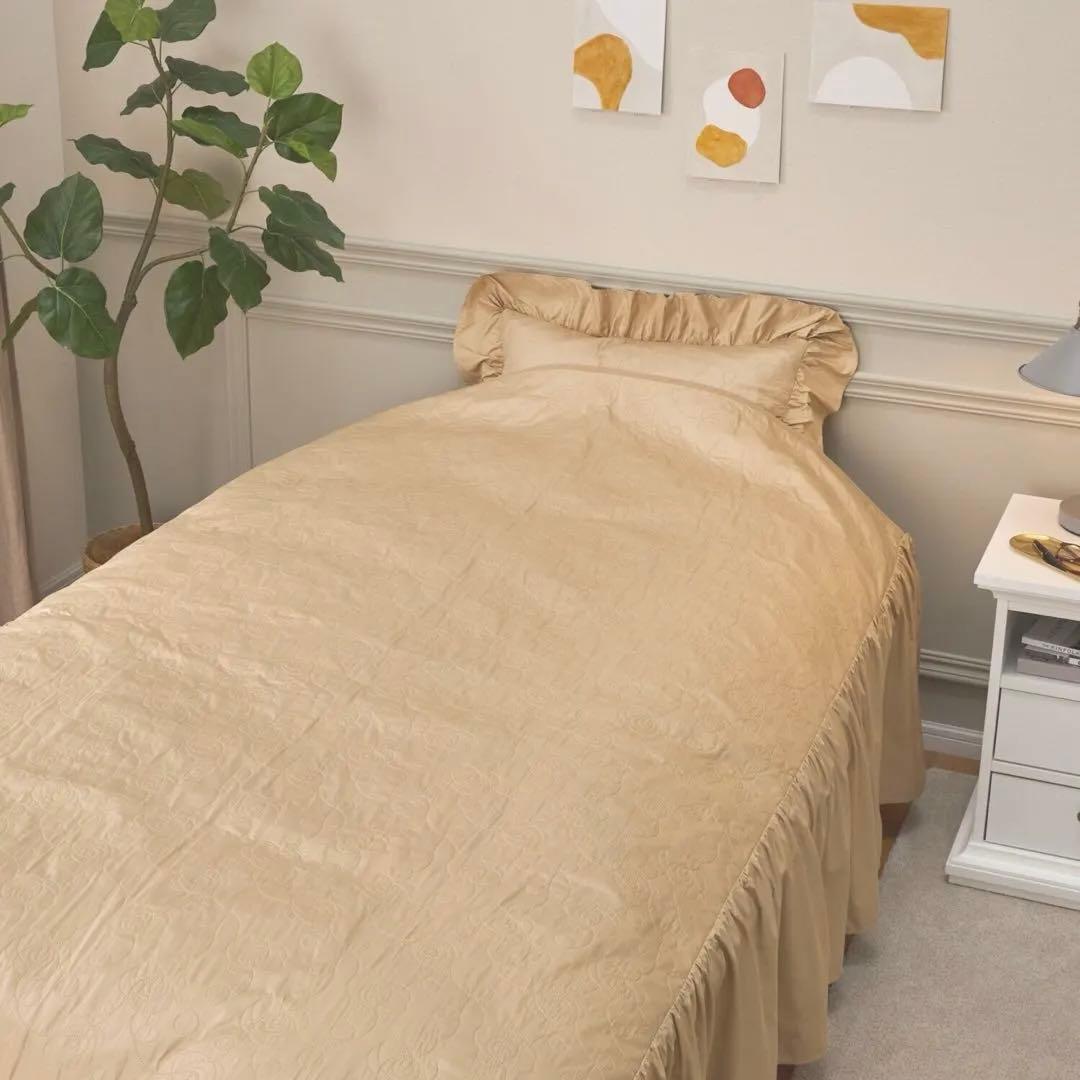 西川 除湿・消臭・防カビ・抗菌 ローズ刺しゅうフリル付ベッドスプレッドセミダブル