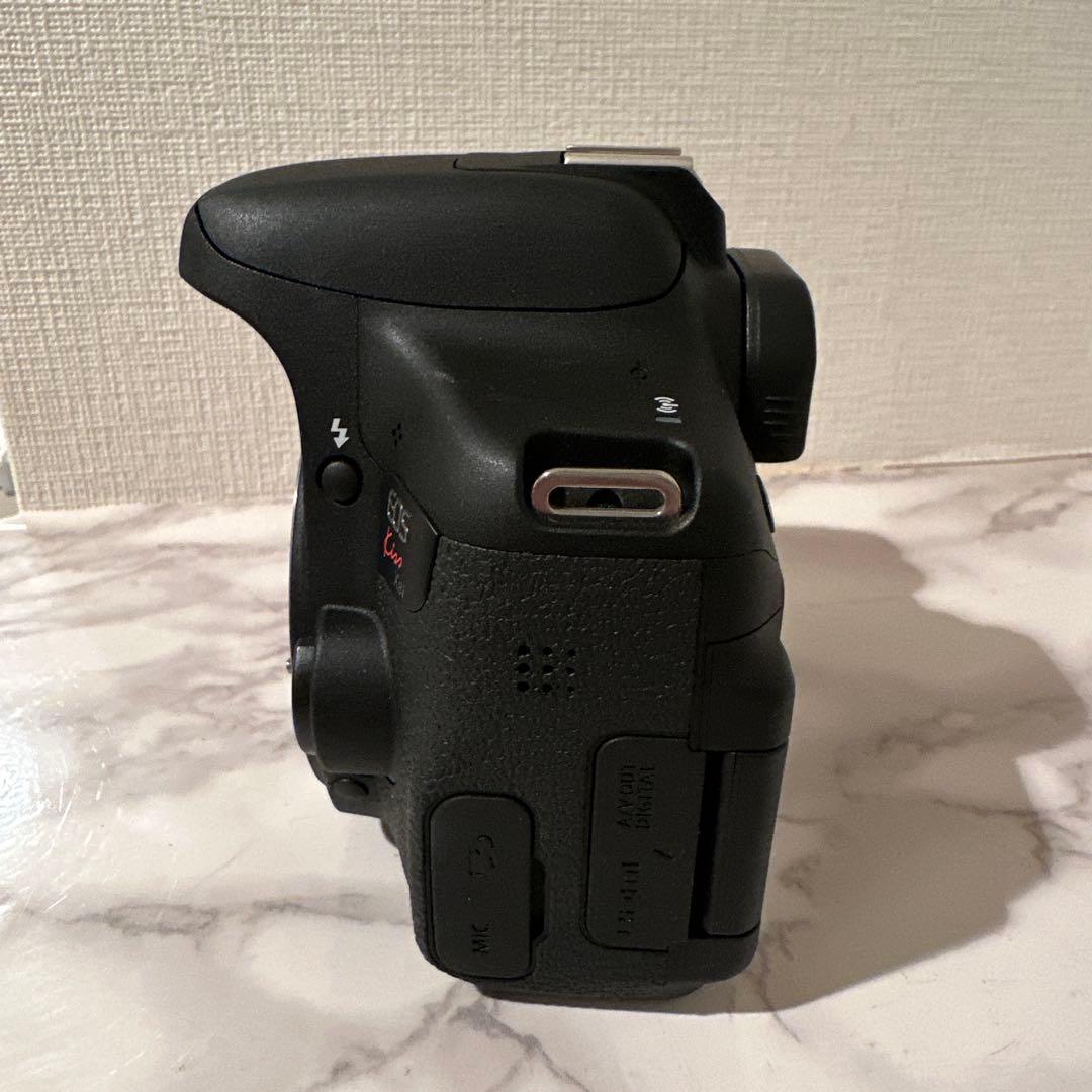 Canon EOS Kiss X8i ダブルズームキット 一眼レフカメラ