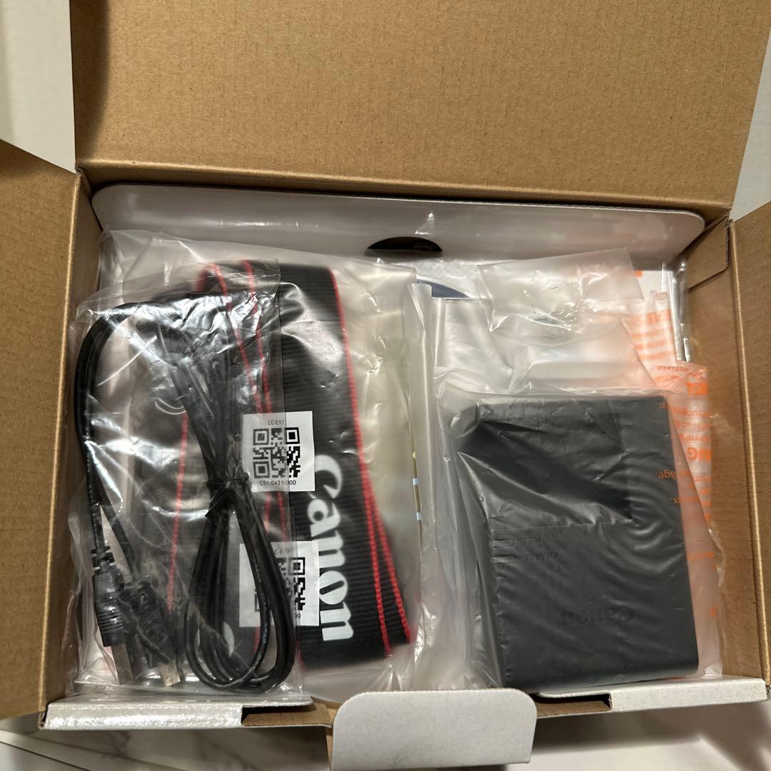 Canon EOS Kiss X8i ダブルズームキット 一眼レフカメラ