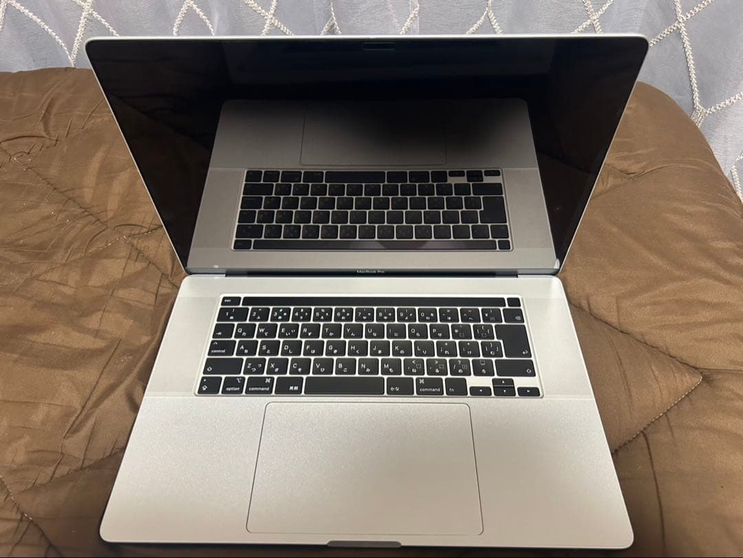 未使用　当時40万購入MacBook Pro 1TBシルバー おまけ多数
