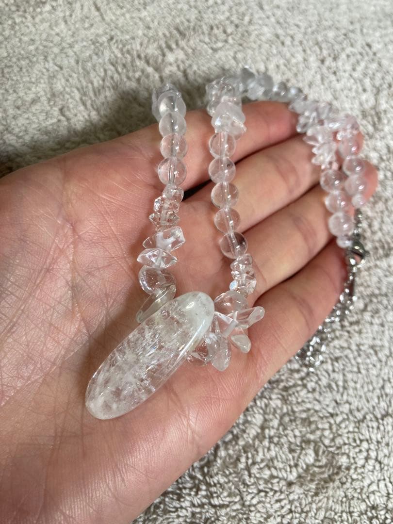 レインボー入り　ナトロライト　ネックレス