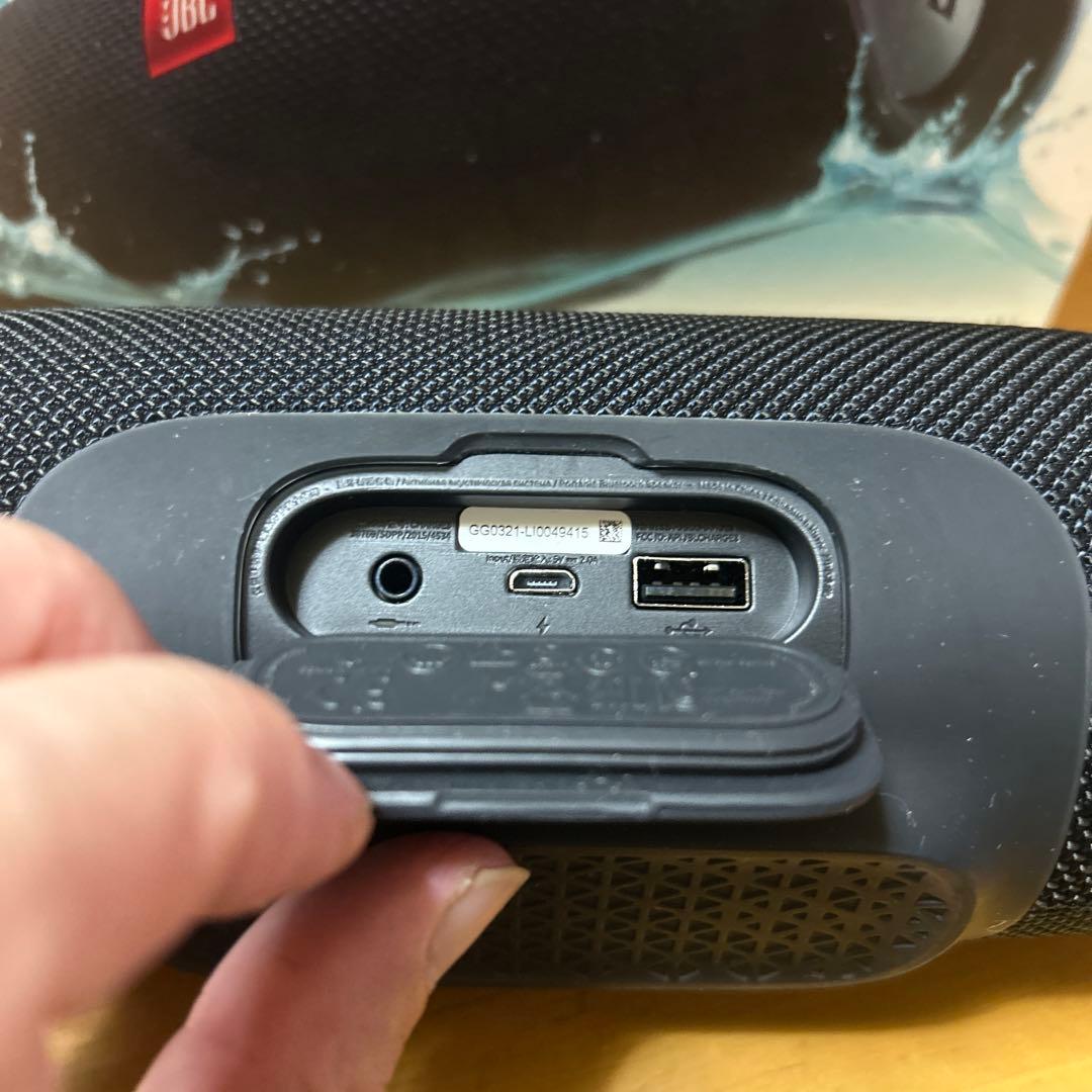 JBL ブルートゥーススピーカー CHARGE3 防水 新品に近い 極上品