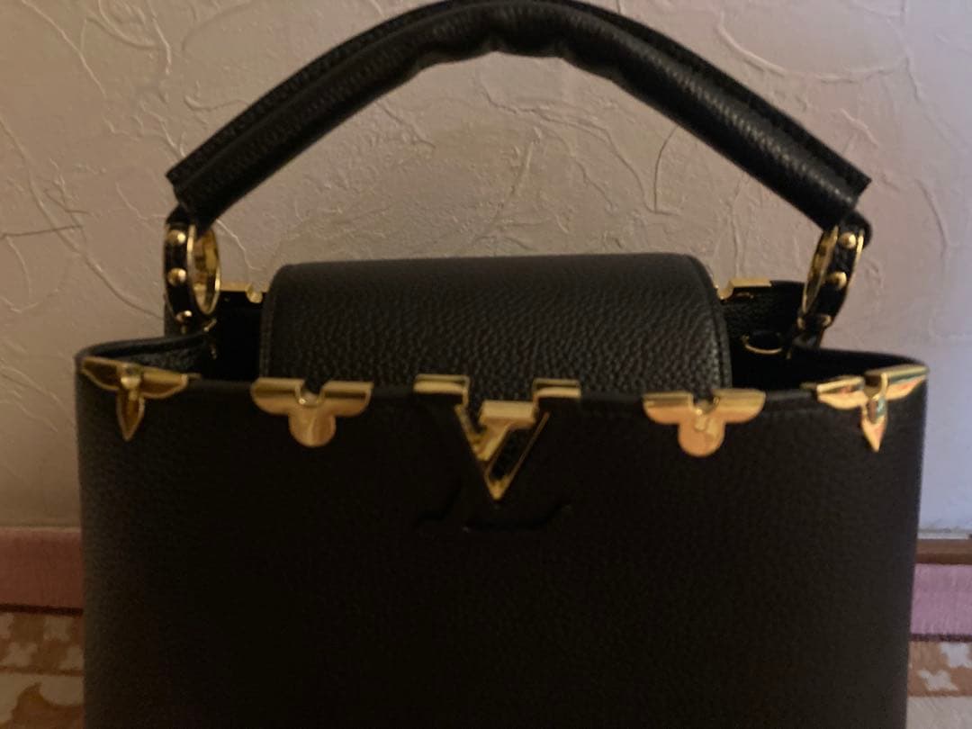 ブラック　ショルダーバッグ