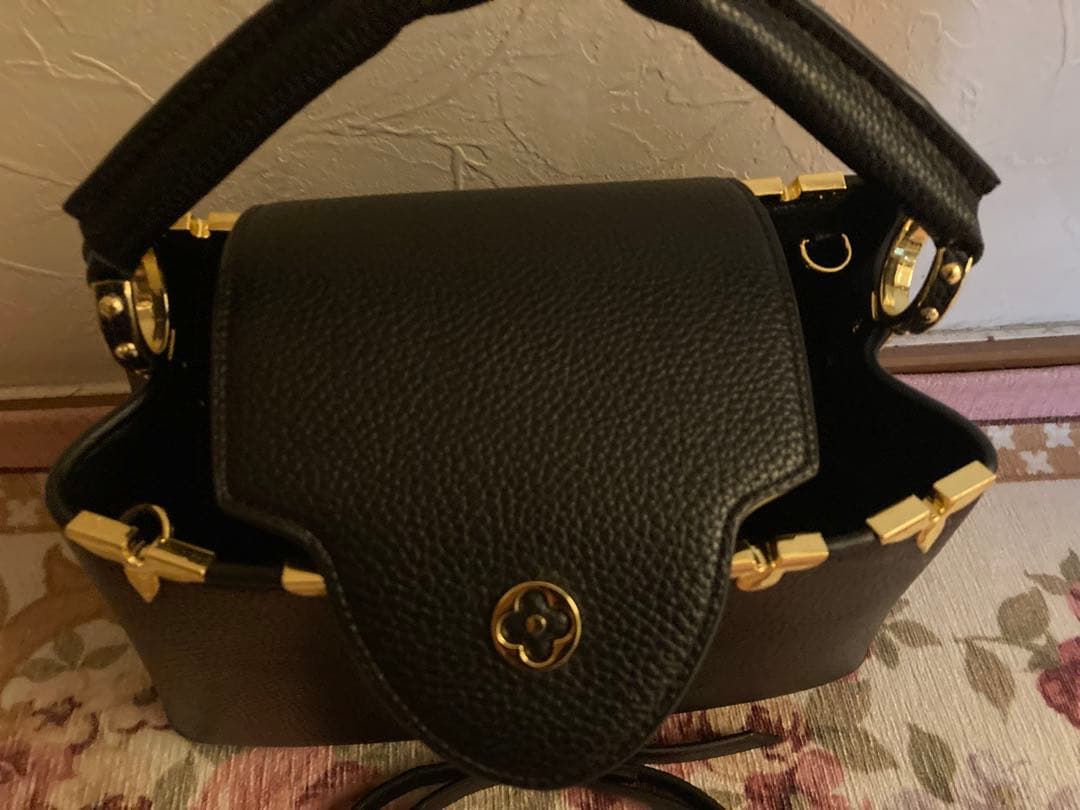 ブラック　ショルダーバッグ