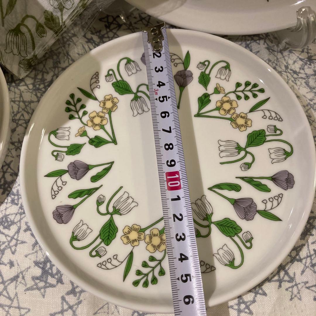 ボタニカルフラワー　食器セット　淡めの色　植物柄　プレート　ボウル　ペールトーン