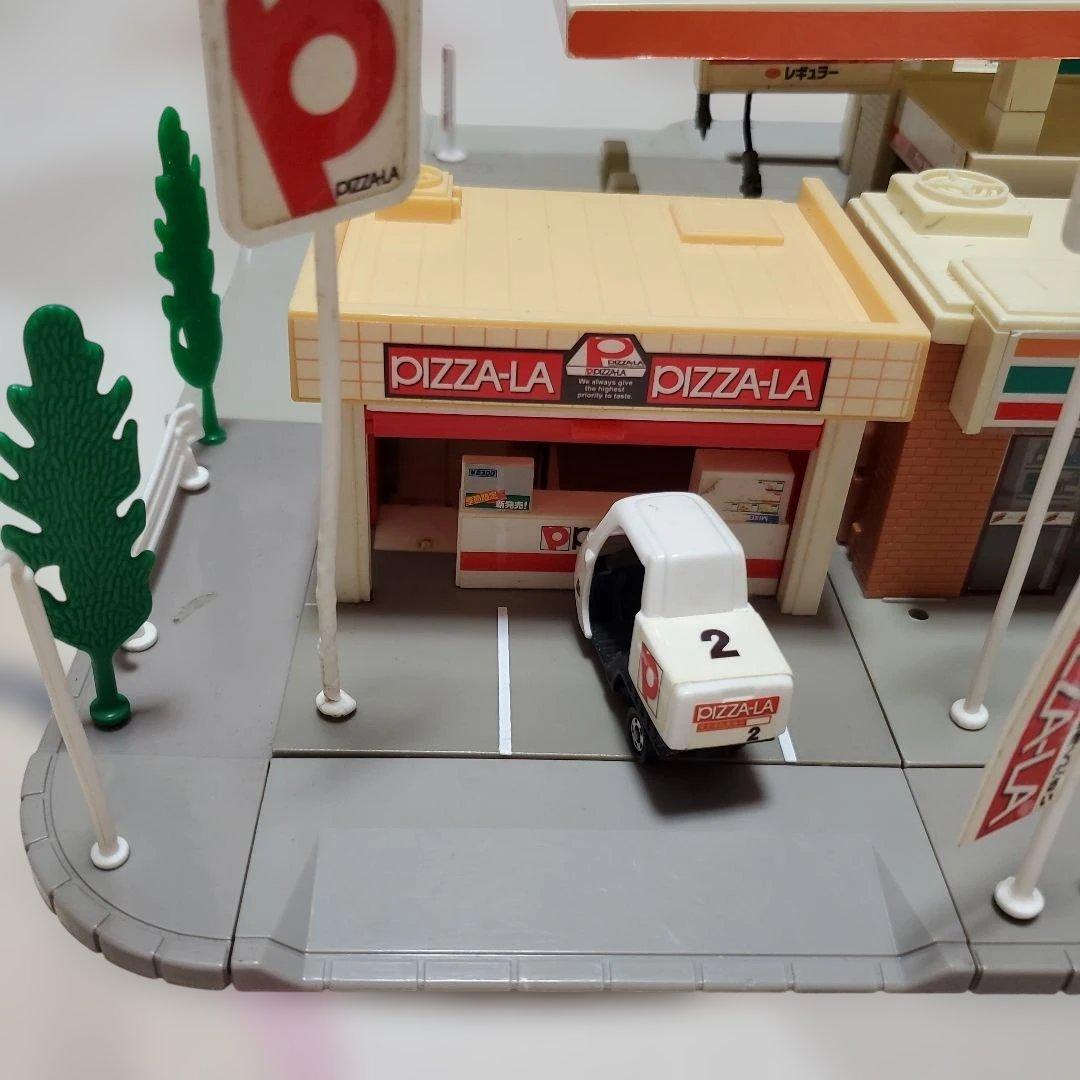 初期貴重 廃盤 トミカタウン★セット 4店舗 繋がる道路付録つき