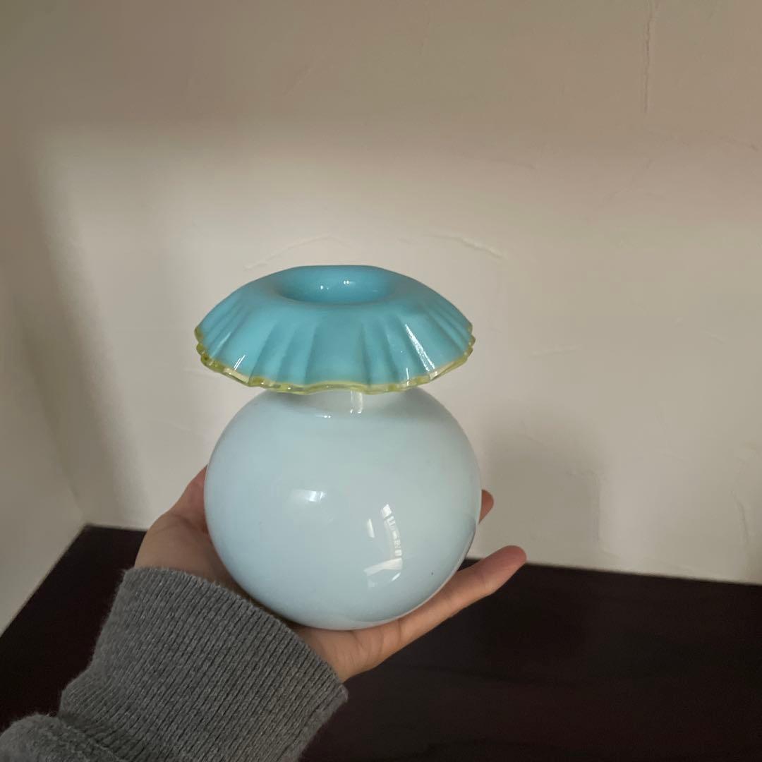 Fenton ヴィンテージ オパールセント フリル花瓶 ミルクガラス