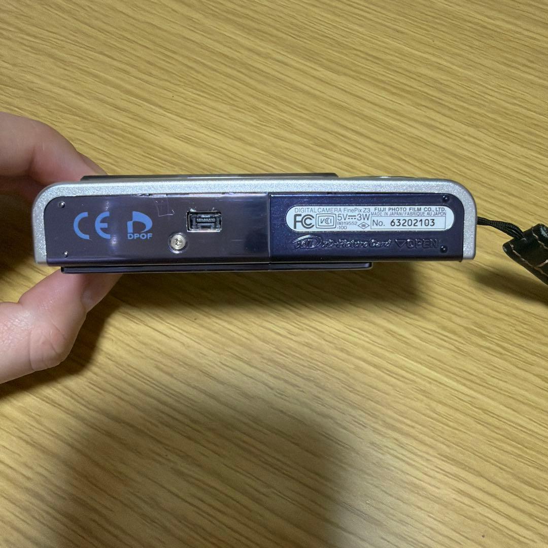 FUJIFILM FINEPIX Z3 　コンパクトデジタルカメラ