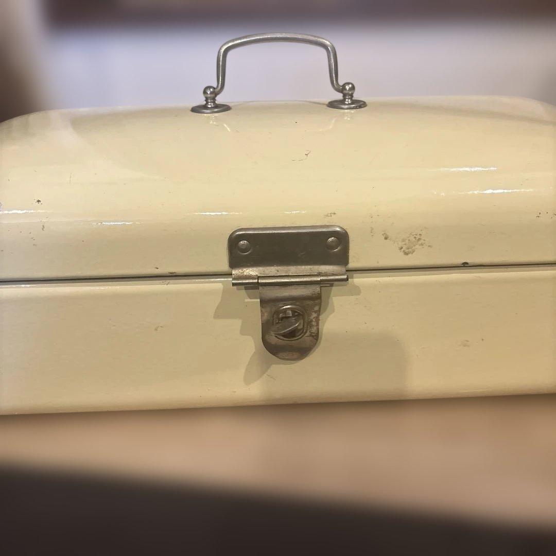 オランダビンテージ　琺瑯　缶　ホーロー　クリーム色　アンティーク