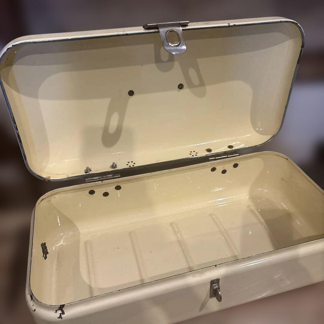 オランダビンテージ　琺瑯　缶　ホーロー　クリーム色　アンティーク