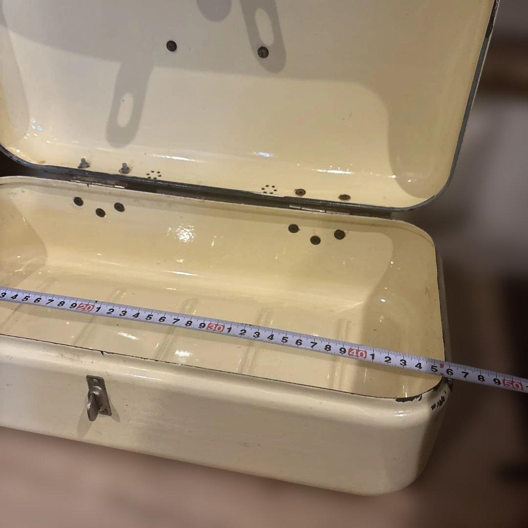 オランダビンテージ　琺瑯　缶　ホーロー　クリーム色　アンティーク