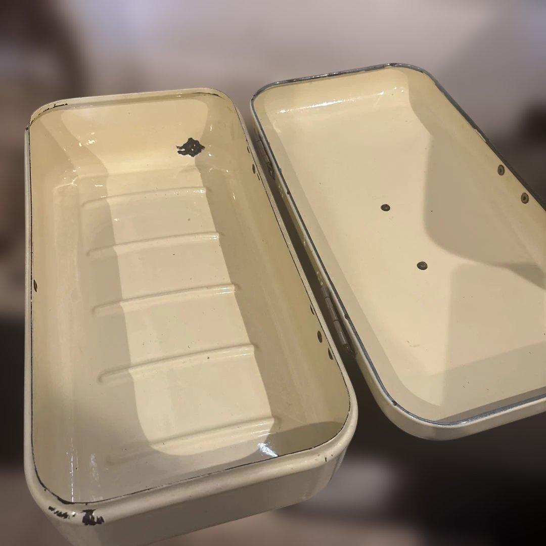 オランダビンテージ　琺瑯　缶　ホーロー　クリーム色　アンティーク