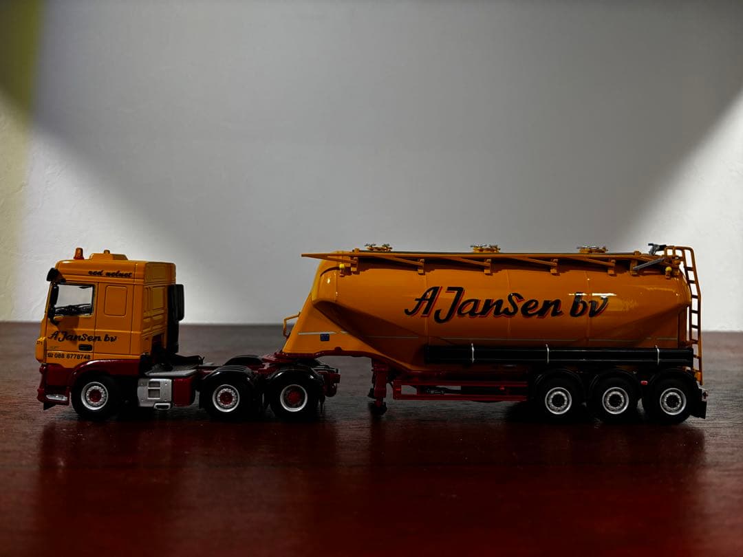 交渉済　WSIMODELS 「A Jansen bv」バルクトレーラー　DAF