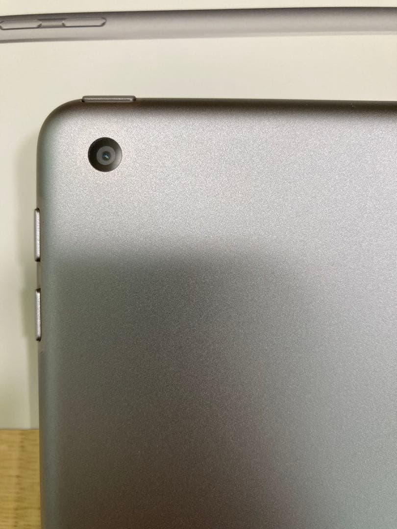 iPad 第5世代 Wi-Fiモデル 32GB 充電器付き　MP2F2J/A