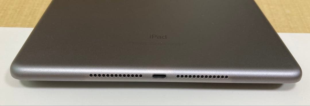 iPad 第5世代 Wi-Fiモデル 32GB 充電器付き　MP2F2J/A