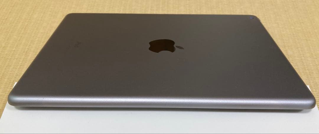 iPad 第5世代 Wi-Fiモデル 32GB 充電器付き　MP2F2J/A