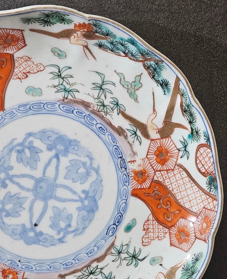 江戸時代末期～明治時代　錦手　金彩色絵　松鶴図　金彩赤絵亀甲文　21.8cm皿