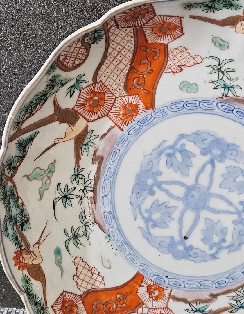 江戸時代末期～明治時代　錦手　金彩色絵　松鶴図　金彩赤絵亀甲文　21.8cm皿