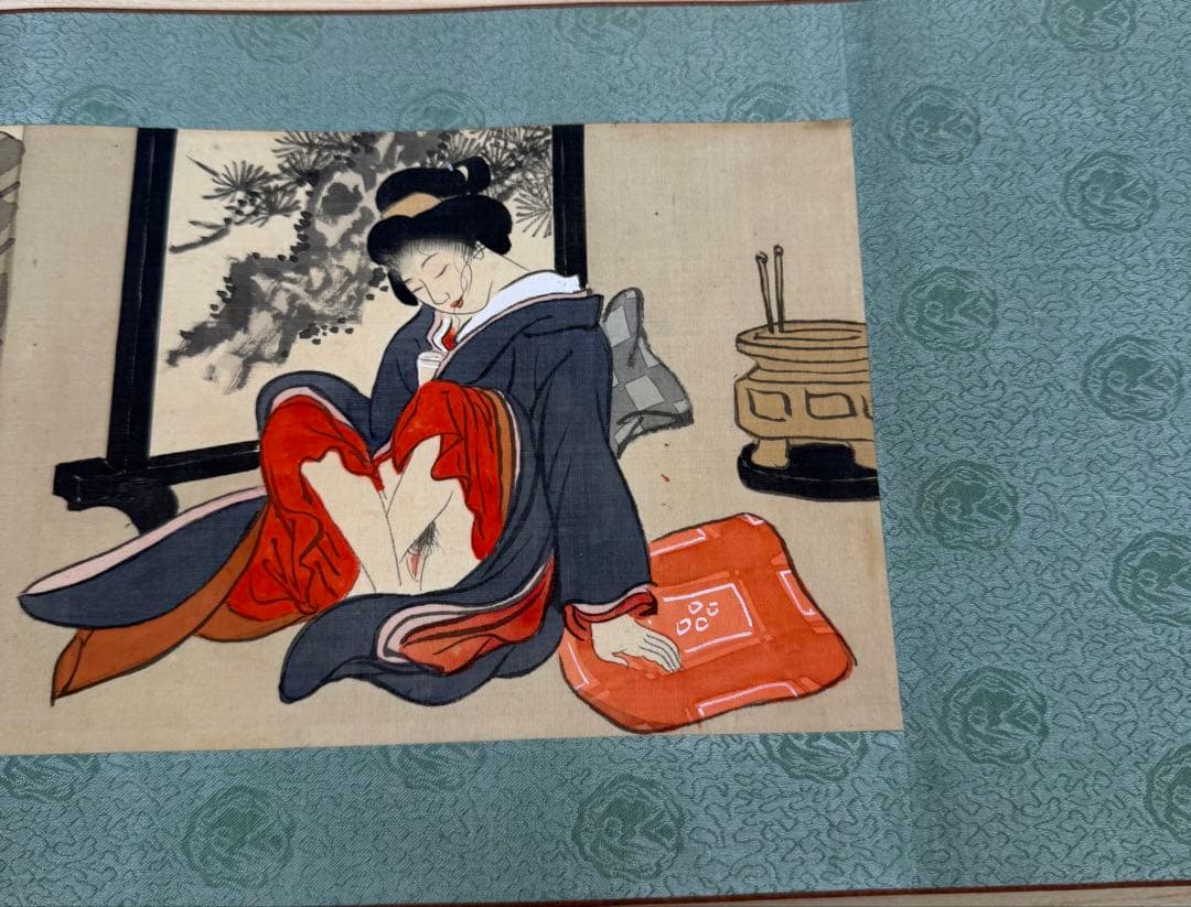 春画 絵巻物 掛軸 肉筆風 時代物 骨董 和紙箱入り