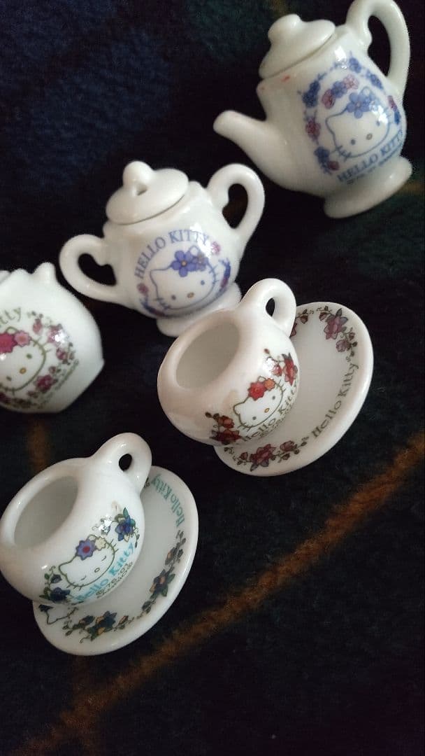 チャーミーキティ　ばらのティーセット　ミニチュア食器　ハローキティ サンリオ
