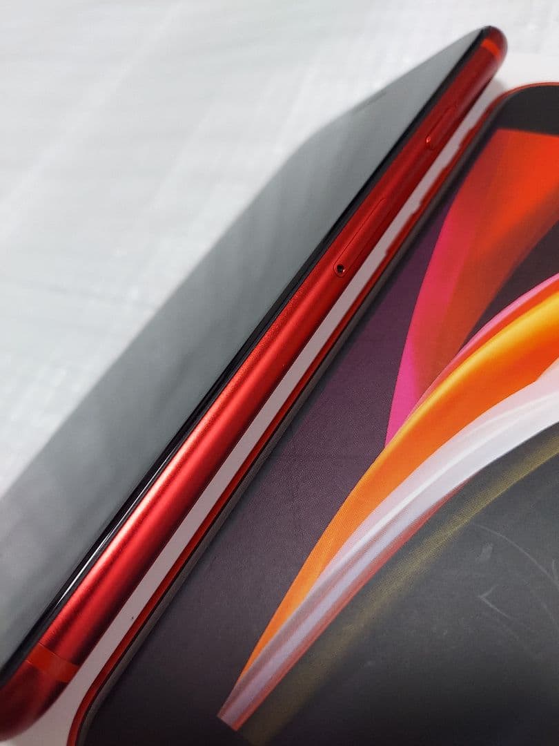 【極美品】iPhone SE 第2世代 64GB おまけ付き(^_-)-☆