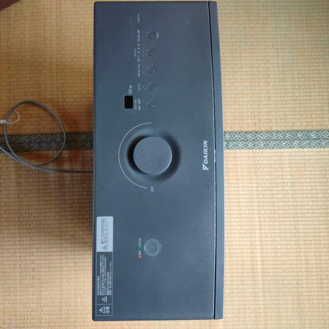 ダイキン 電気ヒーター WRH134AS-H 2023年製