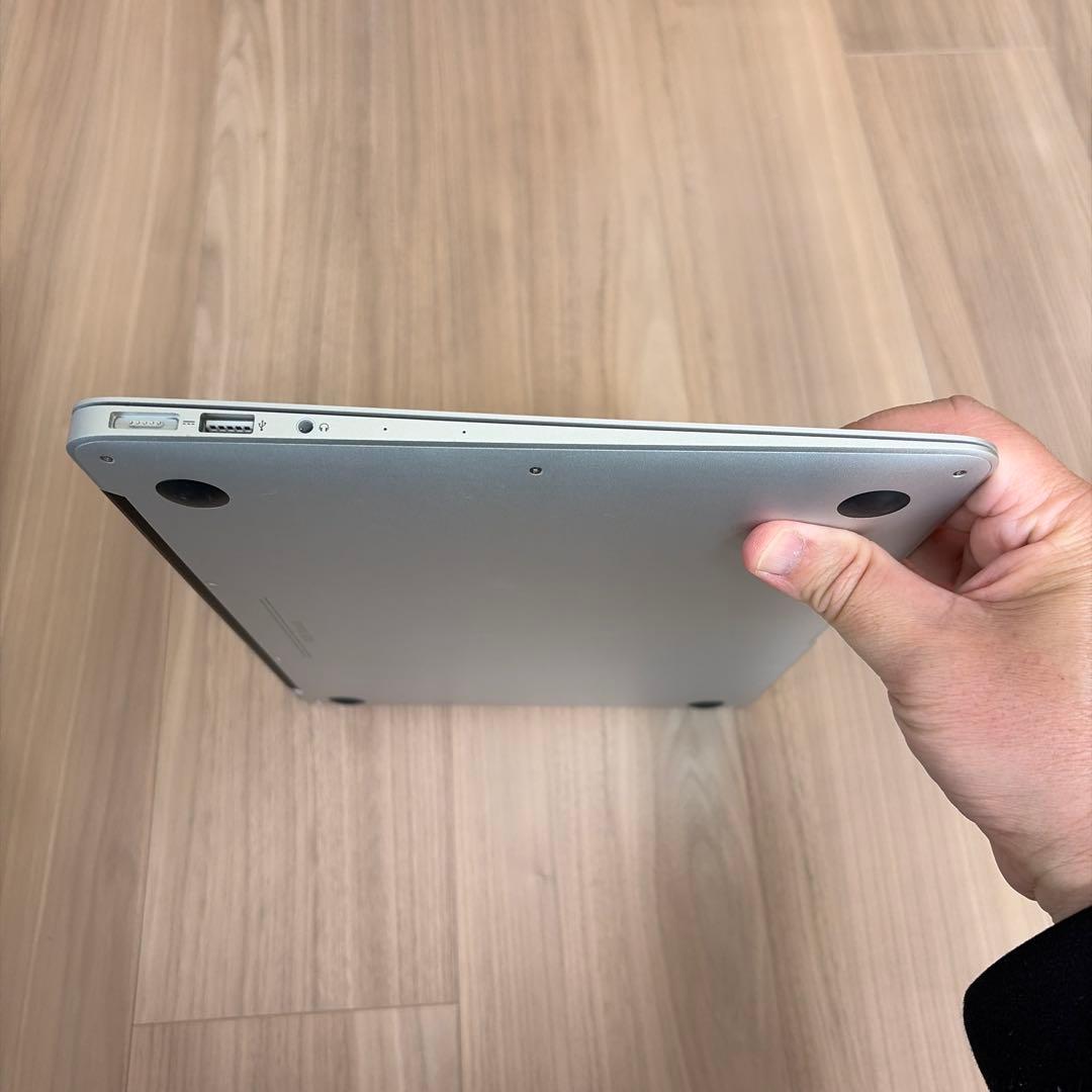 【美品】MacBook Air シルバー　13インチ