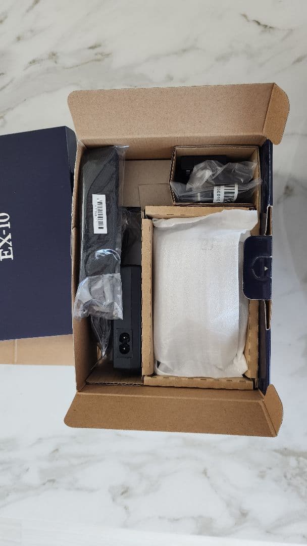 CASIO EX-10 コンパクトデジタルカメラ　カシオ　訳あり